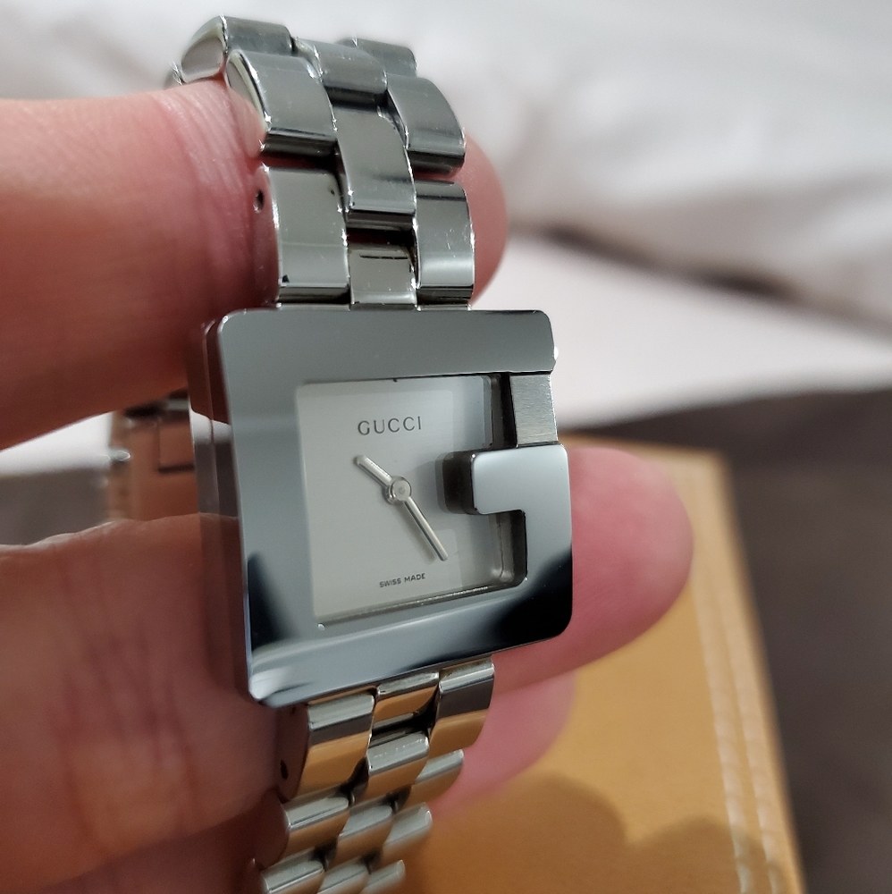 Gucci Ladies G Bezel Silver Dial Stainless Watch